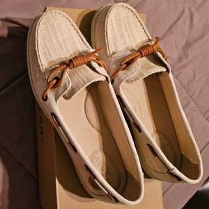 SPERRY barrelfish linen ivory boat shoes